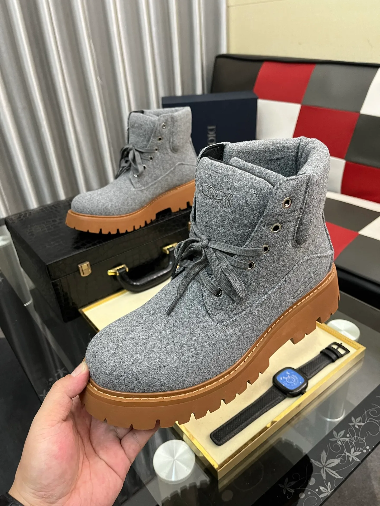 Men's shoes 💰: 540⌚️⌚️Dior top crafts Dior high-top boots counter synchronizes with the original factory configuration, original cowhide patchwork fabric imported from Italy, breathable and comfortable imported water-dyed cow lining, sole: original factory special original sole super comfortable, original factory with single goods high quality, you can enter and exit the counter at will, welcome to compare and synchronize with the counter, code number: 38-44